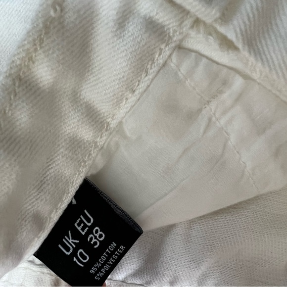 PrettyLittleThing Off White Straight Leg Jeans - Picture 5 of 5
